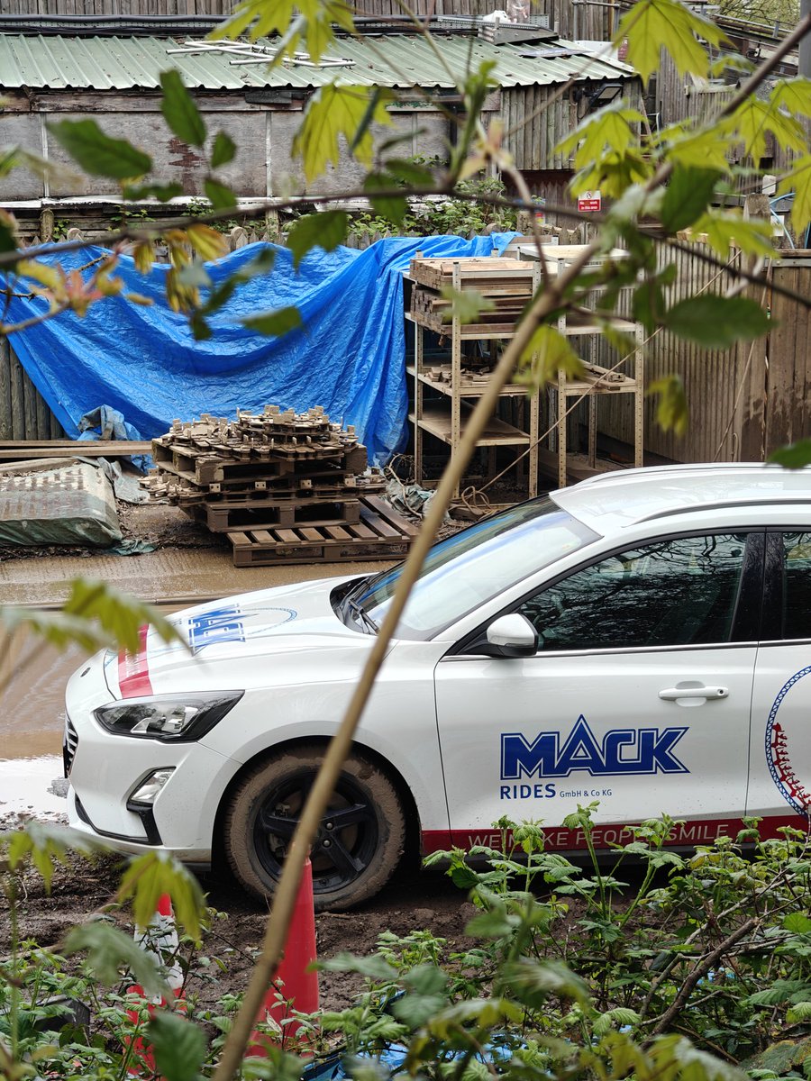 adventurespoons's tweet photo. Mack workers have arrived on site for #Hyperia at #ThorpePark https://t.co/H4oSpy9CkJ