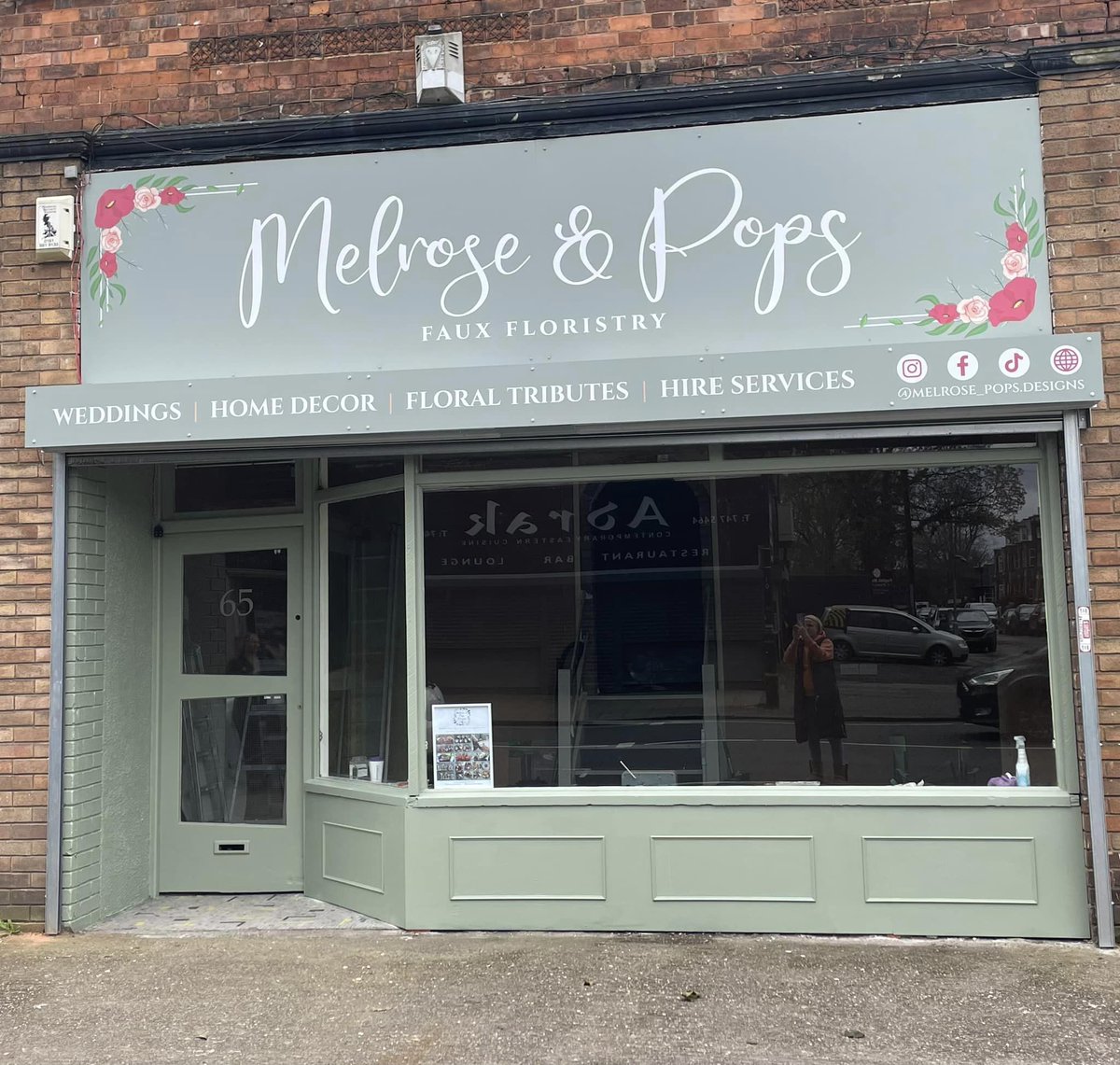 NettlofUrmston's tweet photo. ... and another signage project!
This time design and supply for Melrose & Pops - a brand new faux floristry shop opening in Urmston really soon - follow their socials to keep up-to-date!
Another great client to work with! π
#newsignage #newbusiness #supportlocal https://t.co/XyaaGgAtAh