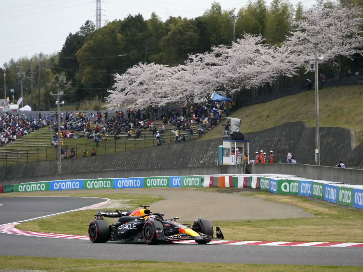 Max Verstappen se repuso del abandono en Australia y volvió a la victoria en Japón, en un florecido y siempre espectacular Suzuka.

3 de 4 para Max, pareciera que solo una falla mecánica puede con él.

#e1m #f1 #equipo1media