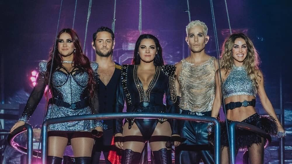 rbdmaniaco's tweet photo. “Nossa música transcendeu o tempo e percebemos que o RBD é único e que deixou de ser um grupo pop que saiu de um programa de televisão e passou a fazer parte da história da música latina” - Maite Perroni https://t.co/Ek2Sj2BCLT