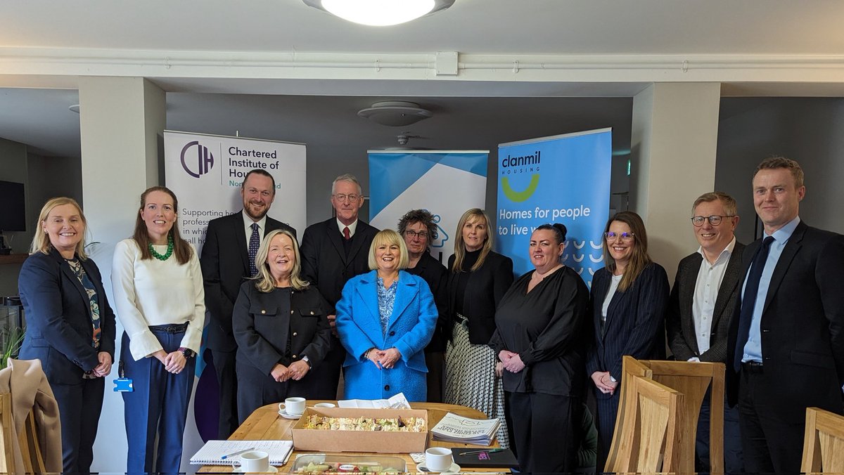 Productive housing roundtable today with @hilarybennmp, hosted by @CIHNI & @NIFHA at @ClanmilHousing. Discussed supply, retrofit, & cross-jurisdiction learning. Thanks Hilary for sharing your expertise and engaging with everyone in the room! #UKhousing