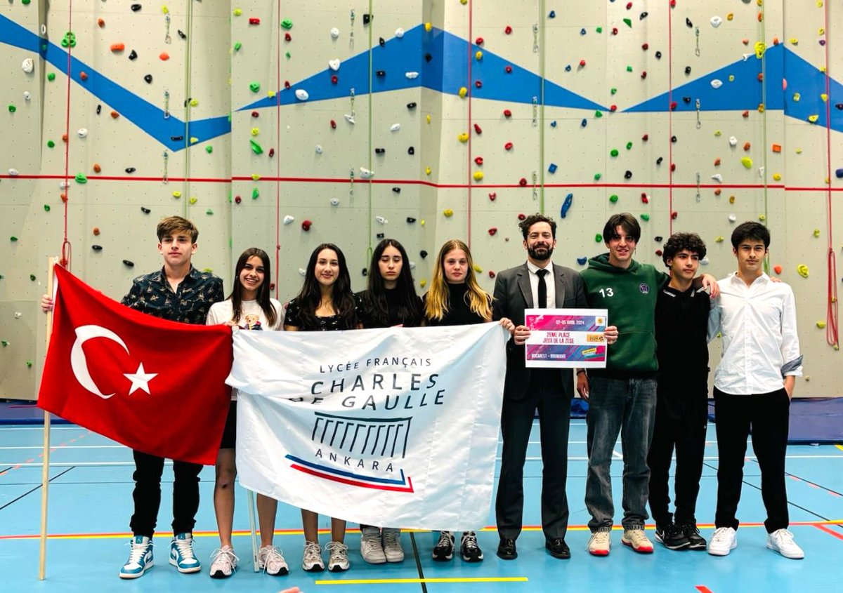 LCDGAnkara's tweet photo. 👏Clap de fin pour cette 2ème édition des Jeux de la #ZESE :  Un grand bravo à tous les participants et aux élèves du LCDG Ankara qui ont terminé les jeux en deuxième place 🥈
@aefeinfo @ZESE_AEFE_UNSS 
#AEFEsport https://t.co/ed0gOI7p2J