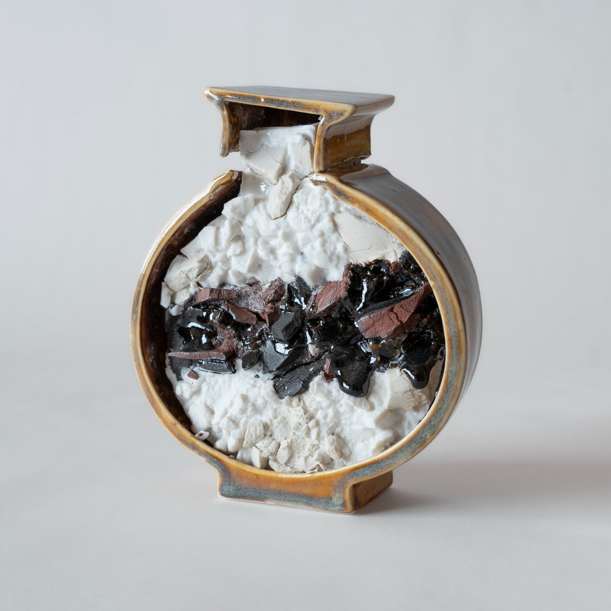 ayaka_morikawa_'s tweet photo. slipped pot
165×140×60(㎜)
磁土 陶土 釉薬 ガラス
#ceramics #art #melt
#ceramicdesign #ceramicart
#slipcasting #porcelain #壺 https://t.co/0RSnP8O8yg