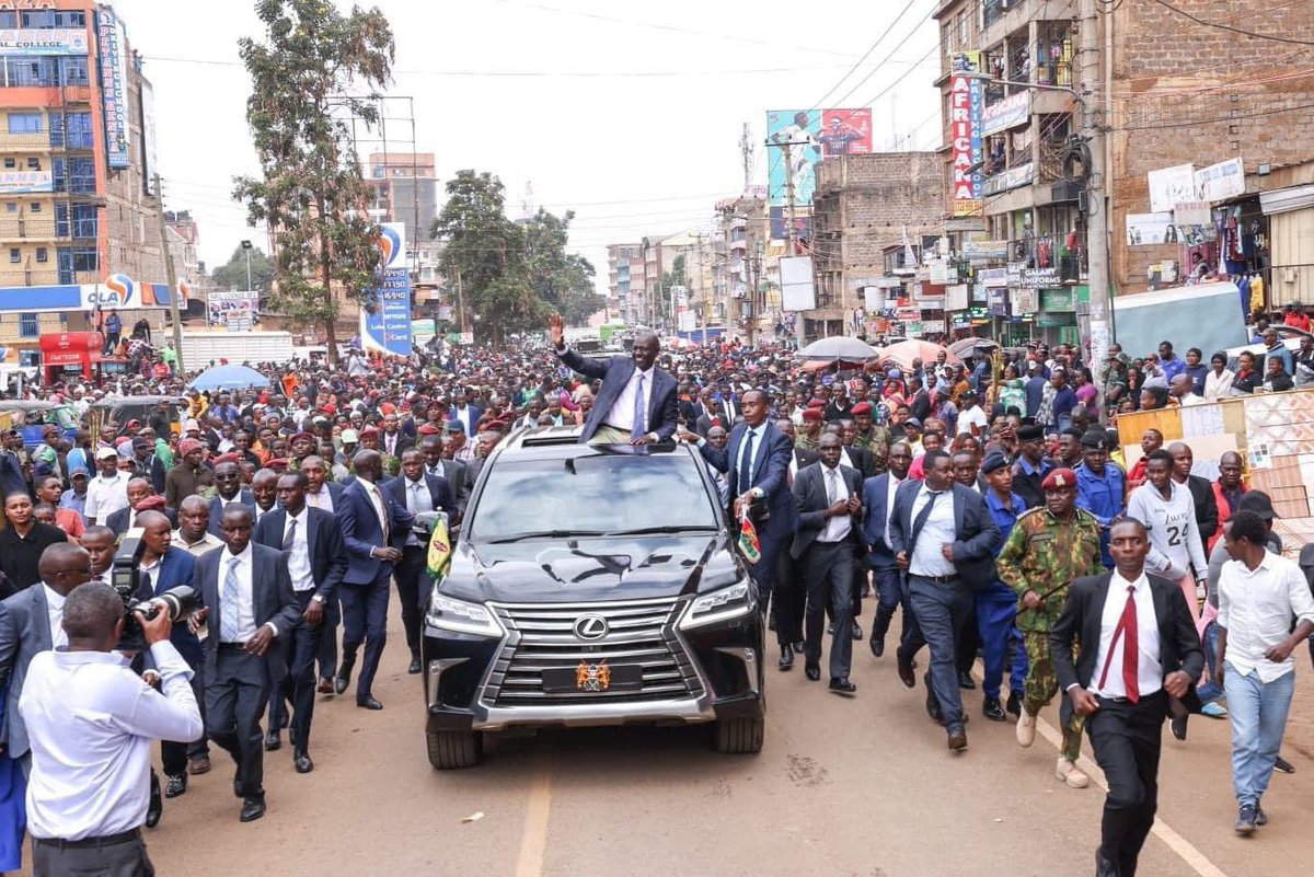 AnuarSaddat's tweet photo. President Ruto’s Datsun Lexus, made in Kariobangi Light Industries, Kenya. President is wondering why people can’t drive cars made in Kenya like he does😂😂😂😂 https://t.co/RIxNPXZvCu