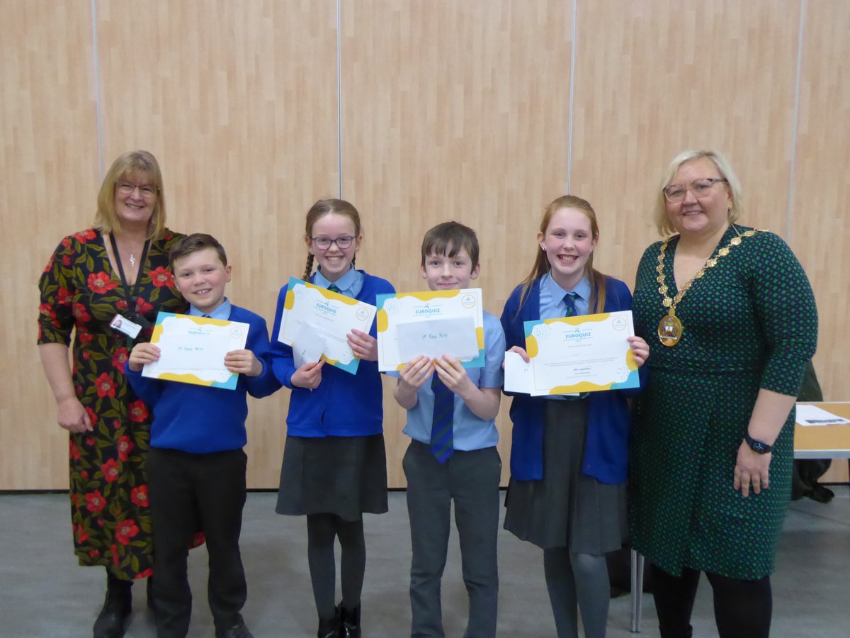 Congratulations to this team of four quiz brains from Millersneuk Primary in Lenzie who have won the Council-wide heats of the annual Euroquiz competition @SEET_scotland . Wishing them all the best for the national finals in June. Read more by clicking the link in the comments.