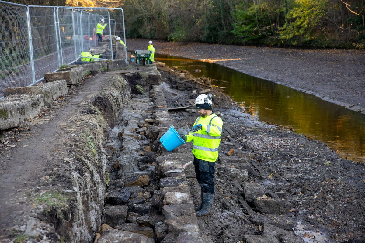 Every day brings a new challenge on our historic waterways. Our devoted teams tackle everything from fallen trees to unexpected leaks, ensuring our canals remain open, safe, and accessible for all to enjoy. 💙 📷Bingley, Leeds & Liverpool Canal