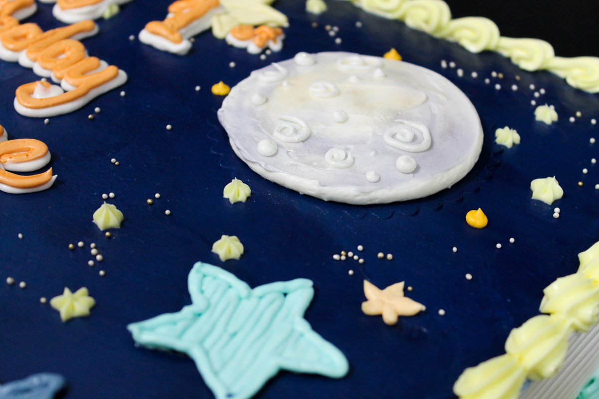 pastries51's tweet image. Out of this world! 🚀⭐

Custom cakes like this one can be ordered by calling (412) 653-2236 (Monday-Saturday, 8am-5pm).

#space #spacetheme #cakedecorating #cakeart #bakery #pittsburgh
