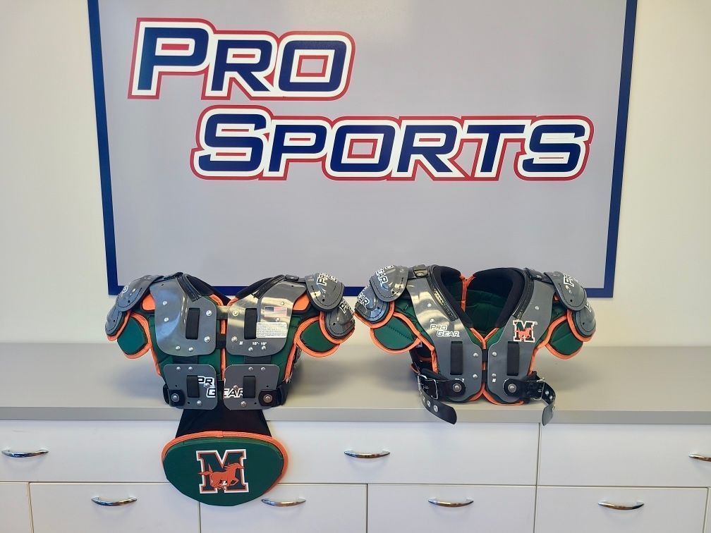 Another #Local team on the board!📍🔥

@Mandarin_HS_FB is going to look great in these #ProSportsCustoms by Frank Garis at @BakersSports!

@MHSsportszone

#KnowTheLogo #MadeInTheUSA #HighSchoolFootball #FootballSeason #SportingGoods #FootballEquipment #ShoulderPads #GoMustangs