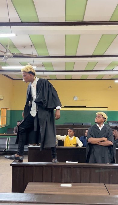 obinnankwa's tweet photo. @instablog9ja His lawyer in court when he resurrected... https://t.co/GVStIfS5hK