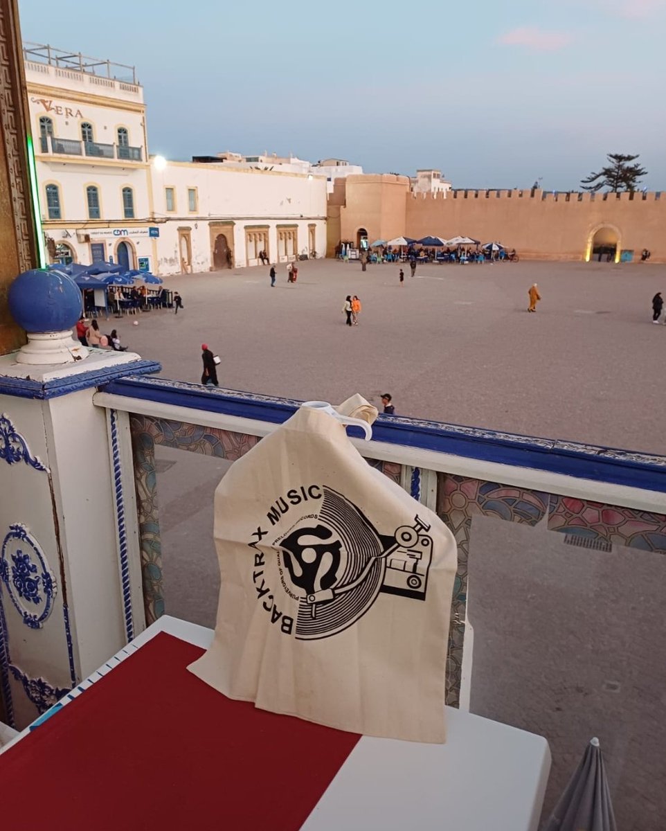 SHOW US YOUR BAG.....one of the original bags
#essouira #morocco #northafrica  #morocco🇲🇦  #showusyourbag   #cheshire #backtraxmusic  #sandbach #vinylrecords #recordshopping #record