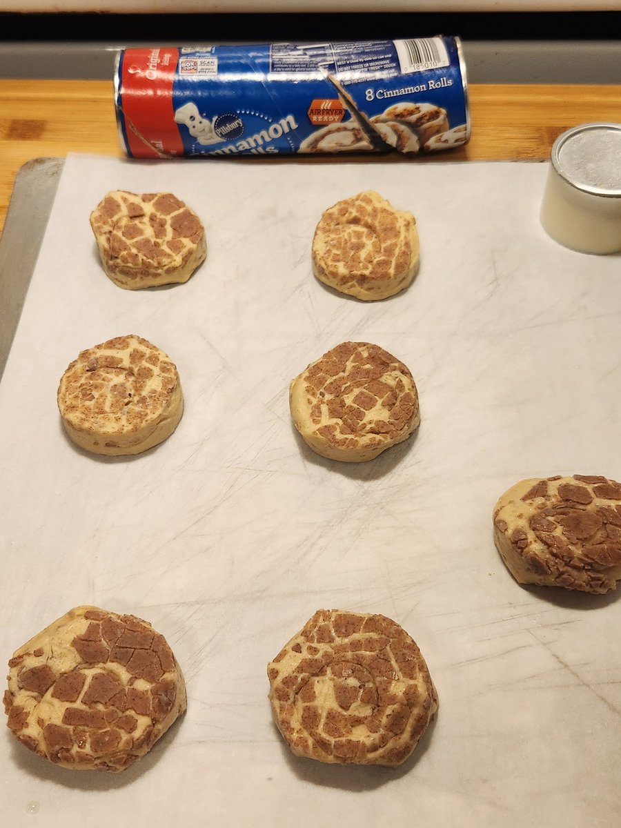 johnd11626's tweet photo. @Pillsbury ... care to explain?  Only 7 in the package... has this happened to anyone else?  What is going on?? #shrinkflation. https://t.co/GIXm0N1aLF