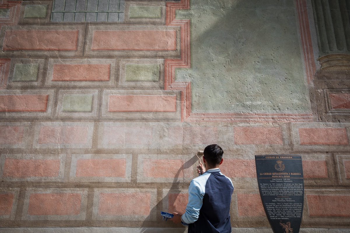 👏El Consejero de Turismo, Cultura y Deporte, @Arturo_BernalB ha presentado la restauración de las pinturas murales de la fachada y torre de la parroquia de San Cecilio gracias al #PlanAlhambra y en colaboración con el Arzobispado de Granada. #alhambrainforma #AlhambraCultura
