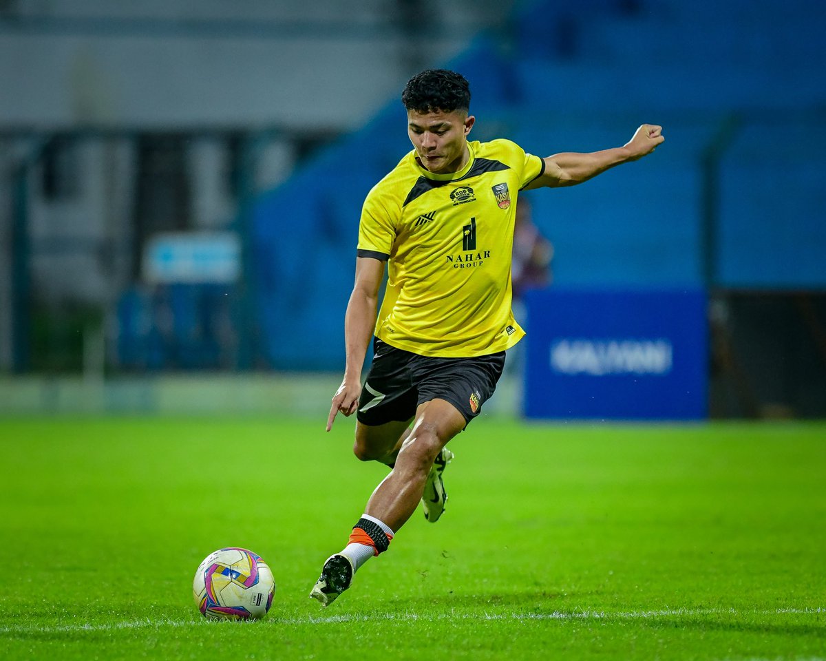 Gearing up for the match 💪 Come on Kashi!🧡🖤 #InterKashi #HarHarKashi #IndianFootball #KSHISDFC