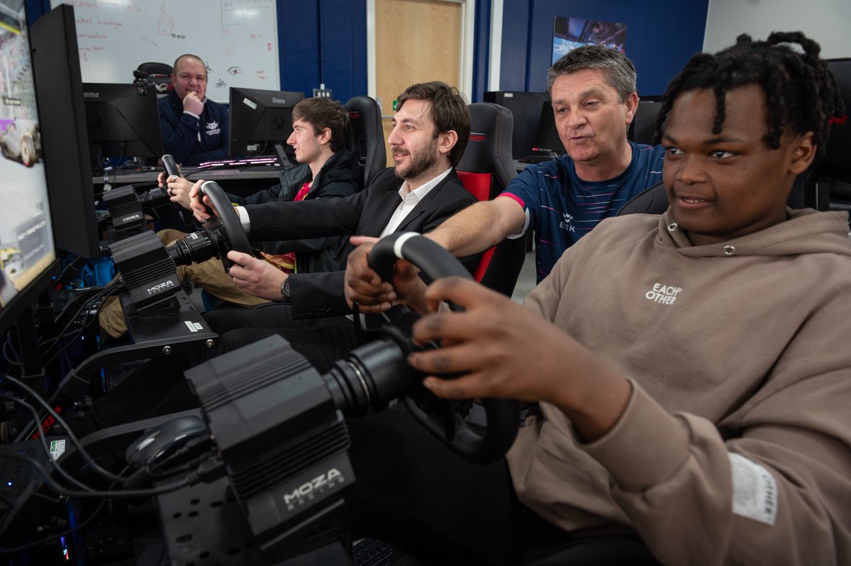 🎮🎧 We've just launched a brand new Foundation Degree in Esports!🎓

'This is a great step forward for Esports in Wales”@JohnJackson750, CEO of Esports Wales.

Find out more > ow.ly/nio650RaoSn

@UniSouthWales @gcs_owls @EsportsWales
#RepTheDragon #Flyhigher