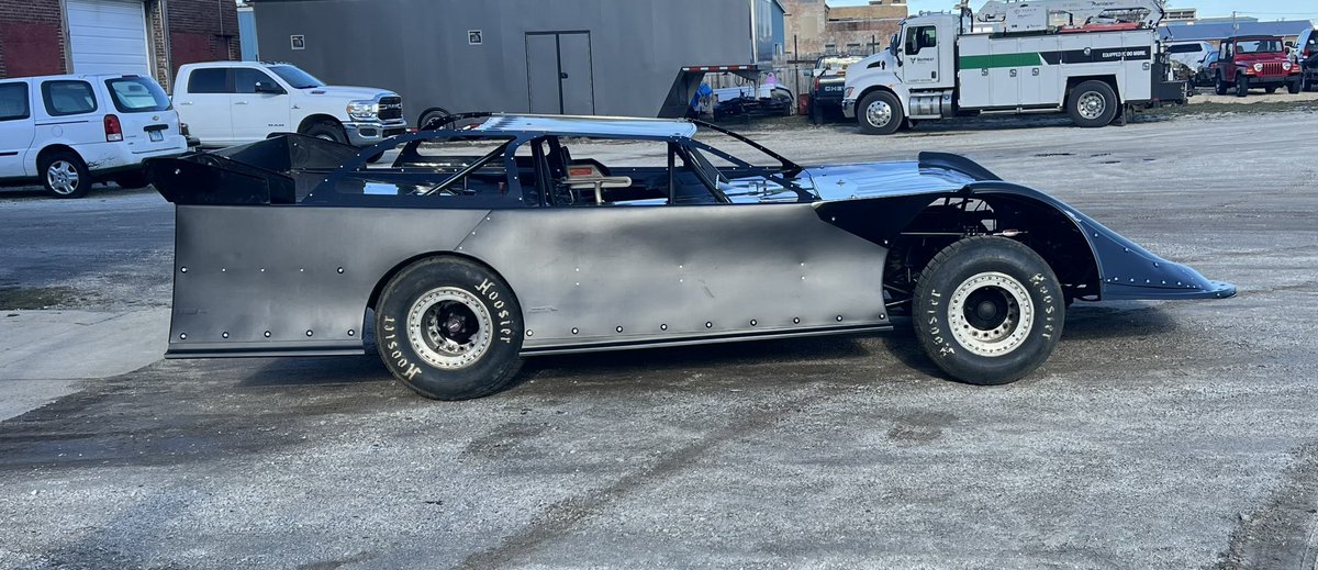 Check it out! 👇🤯 Fri Tom Cordray rolled out the door with some Zeus race car updates. His car was updated for the ‘24 season with the Zeus front &amp; rear suspension. We also got him set-up with a fresh set of Integra Shocks &amp; a fresh body. #zeusracecars #integrashocks #keysermfg