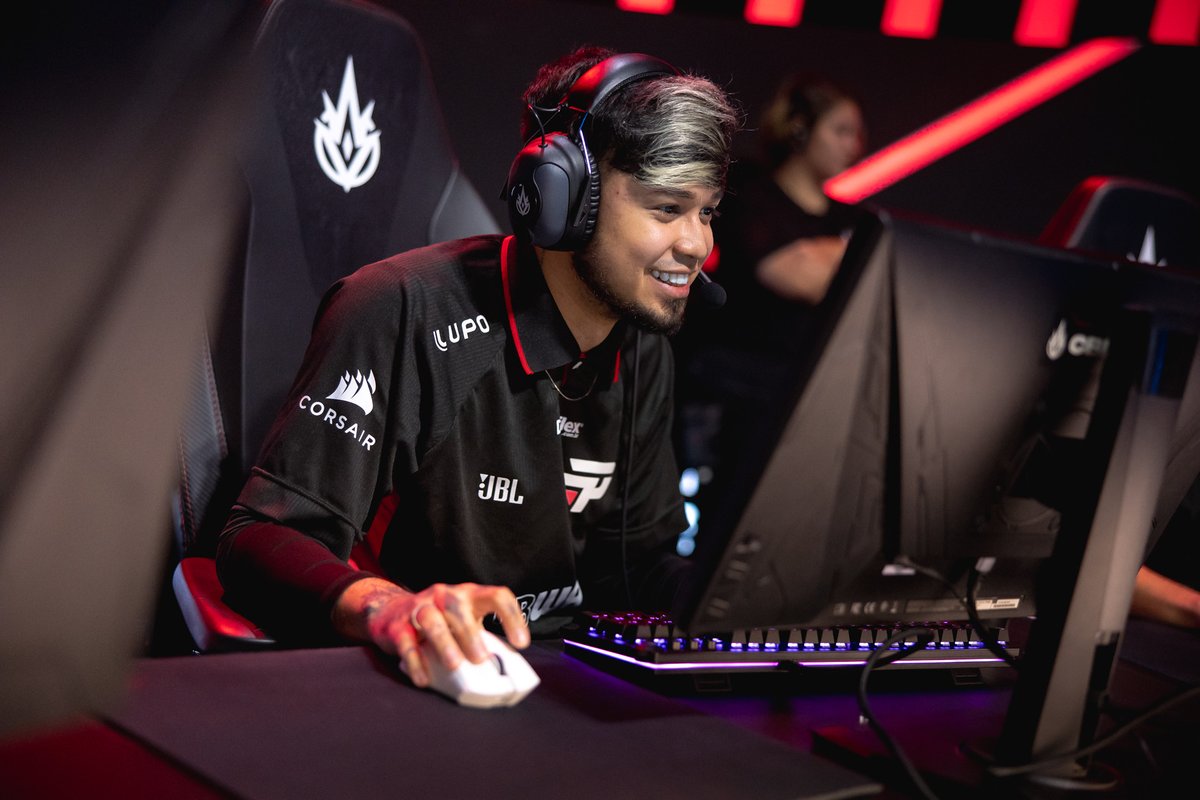 CBLOL's tweet photo. Quem estará na Final do #CBLOL contra a @LOUDgg? 

No próximo fim de semana, apenas uma continuará em pé: @paiNGamingBR, @VivoKeyd ou @REDCanids 🔥 https://t.co/oVnZBO6hae