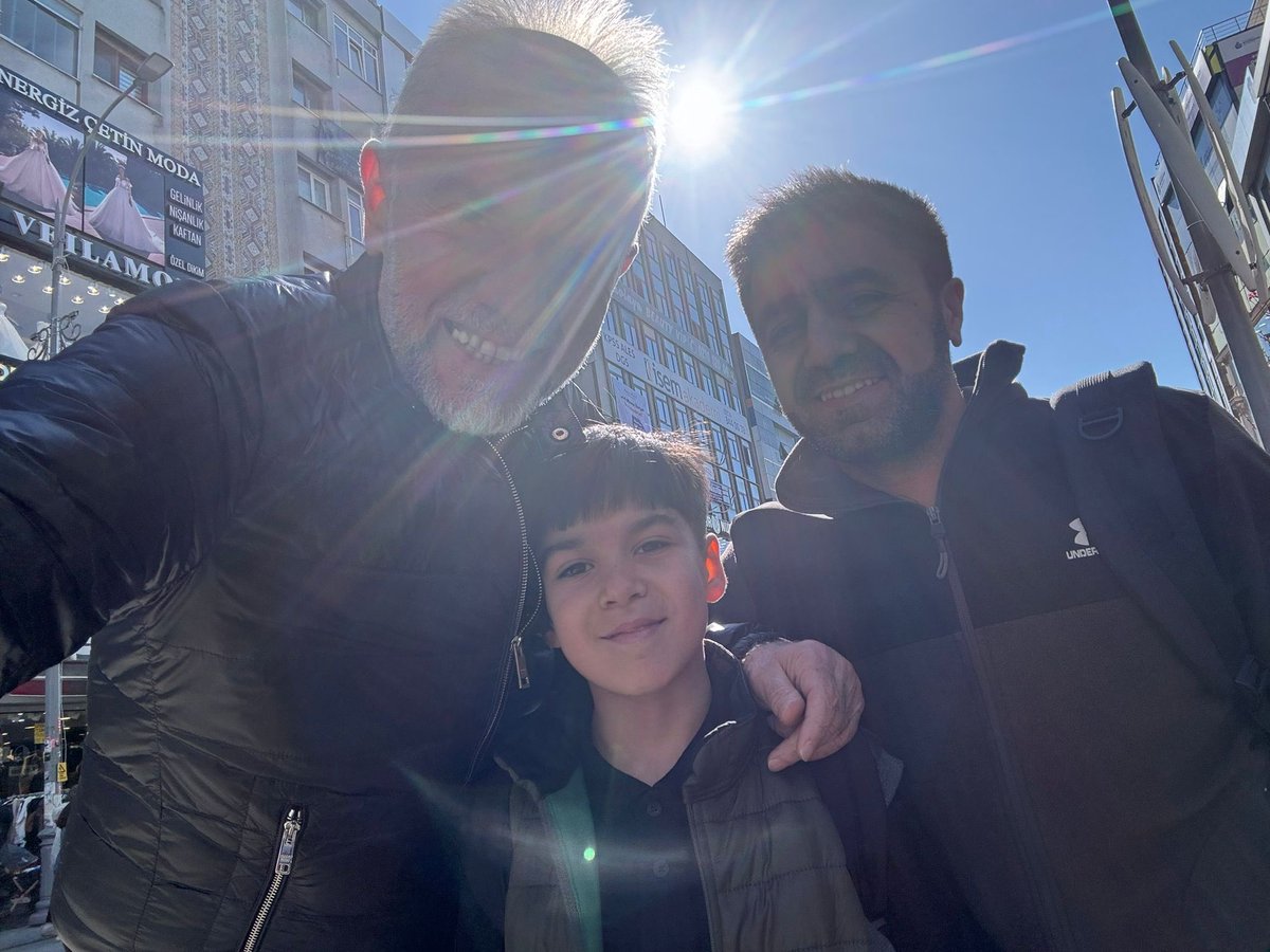 Çekmeköylü genç kardeşimiz ve babasının öz çekim isteği geri çevirmedik.