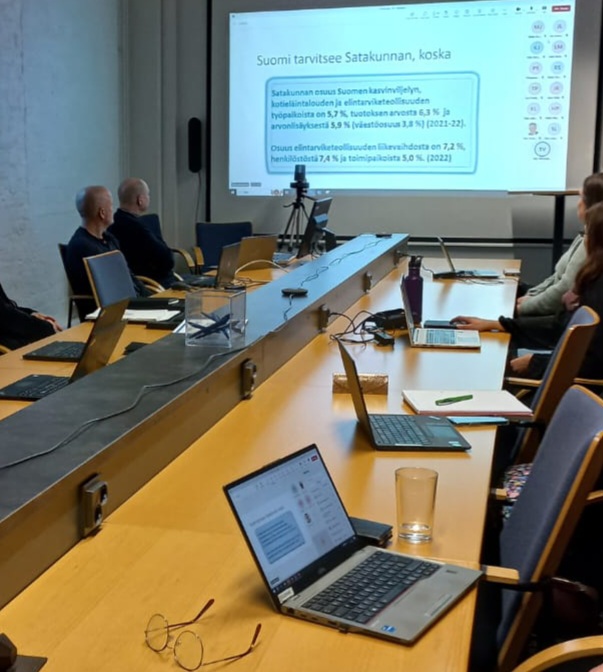 satakuntaliitto's tweet photo. Satakuntaliiton tutkimus-kehittämis- ja innovaatiofoorumit (TKI) käynnistyivät tänään elintarvikealan sekä bio- ja kiertotalouden teemalla.

#Satakunta #SmartSpecialisation #UudistuvajaOsaavaSuomi #Kismet hanke https://t.co/fgNARH9RXq