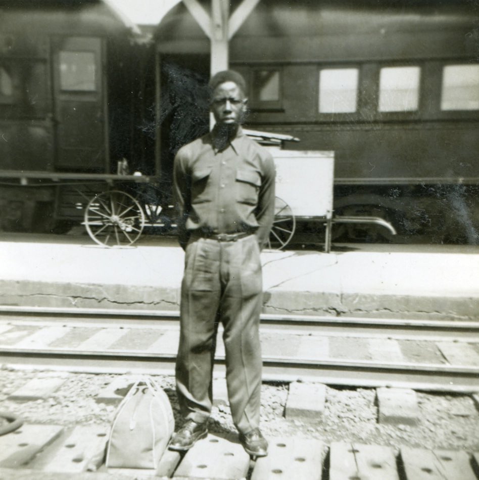 50 years ago today Hank Aaron broke Babe Ruth’s HR record hitting #715. He went on to hit 40 more (755) before retiring. His 2,297 RBI’s and 6,856 total bases are still MLB records. His career began in the Negro Leagues. This photo is on display at the @NLBMuseumKC