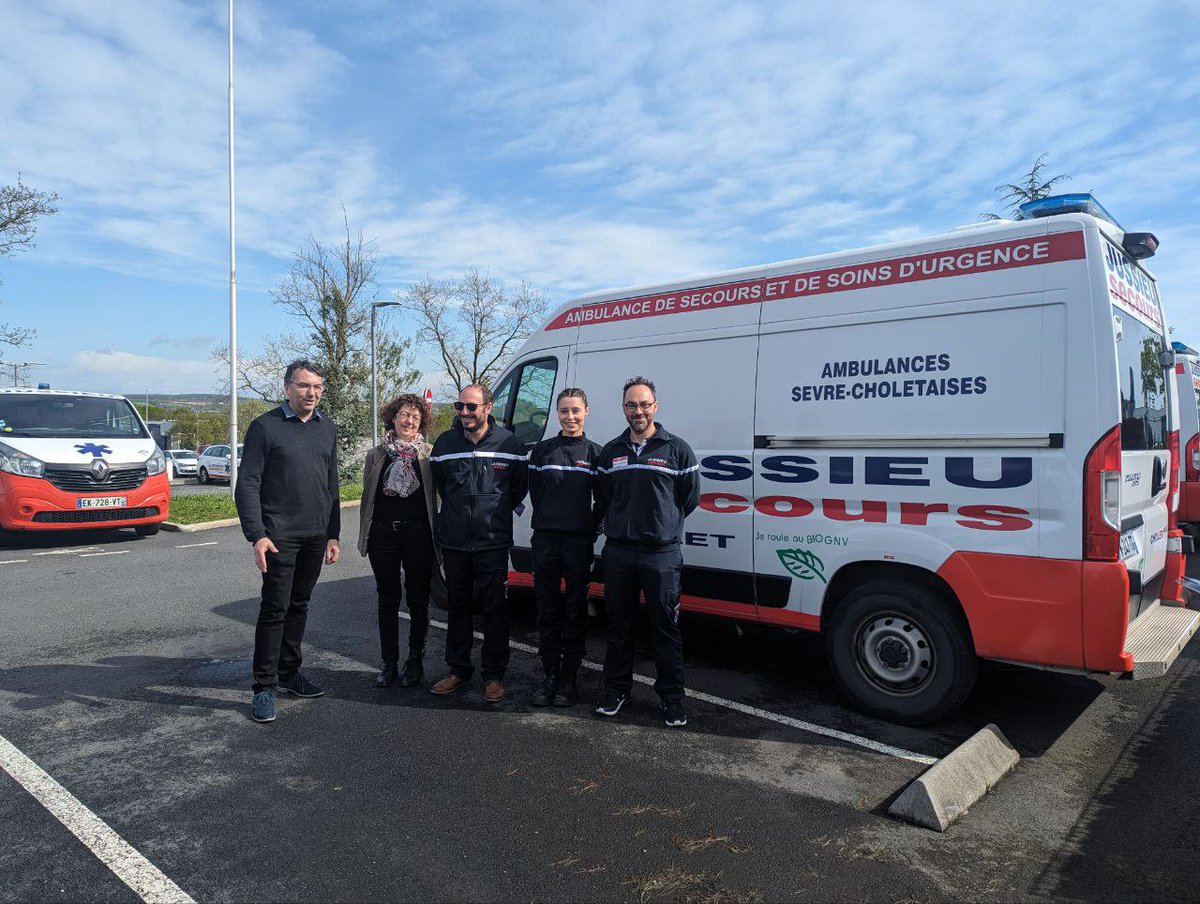 Merci aux équipes de Jussieu Secours pour cette matinée d'immersion à leurs côtés, et en particulier aux ambulanciers Elodie et Sylvain de m'avoir partagé ce qu'est leur quotidien ! <a href="/CNSAambulances/">Chambre Nationale des Services d'Ambulances (CNSA)</a>