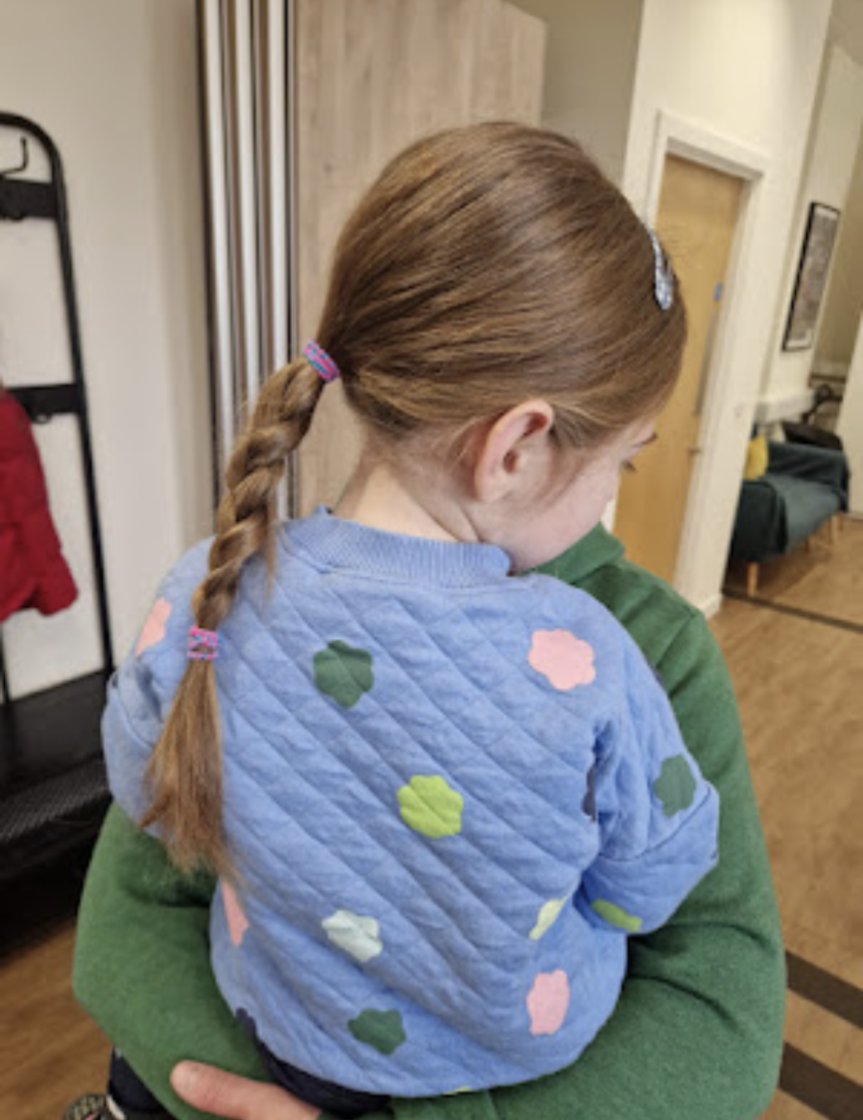 DadsRockOrg's tweet photo. Glasgow - our Dads hairstyle workshop is this coming Saturday. It's free and open to all Dads and children. Come get some hands on experience of ponytails, plaits and more. Sign up:

https://t.co/D1Cc9CjXVm https://t.co/abNxPiMQt6