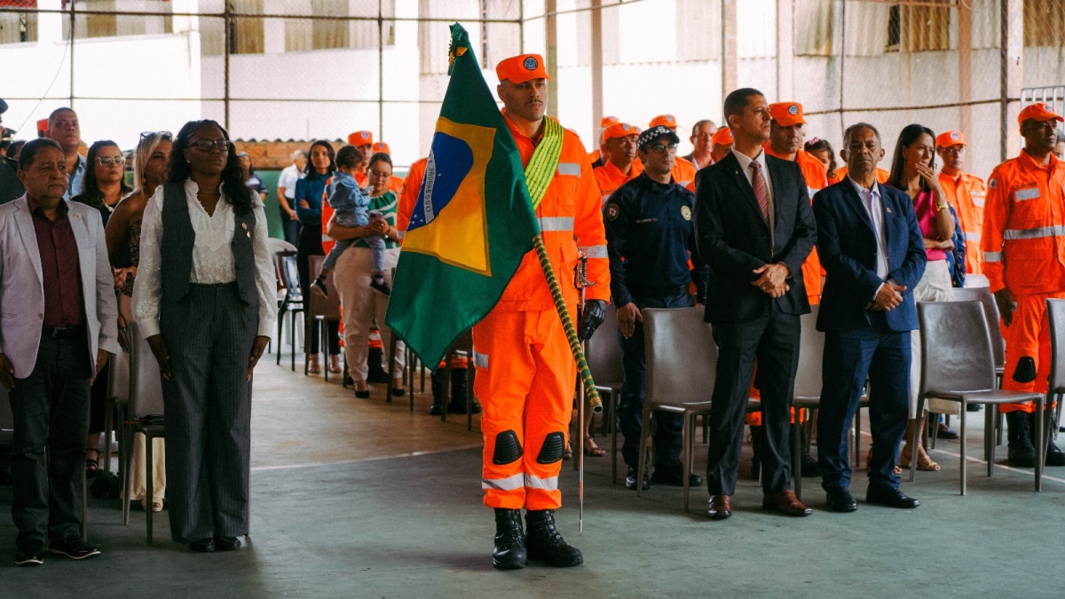 🎉🚒 O 1º BBM celebra 93 anos de história em Belo Horizonte! Mais de 22.300 ocorrências em 2023, nova viatura de resgate e homenagens destacam o compromisso com a segurança dos mineiros. #Bombeiros #93Anos #ServirESalvar #MinasGerais