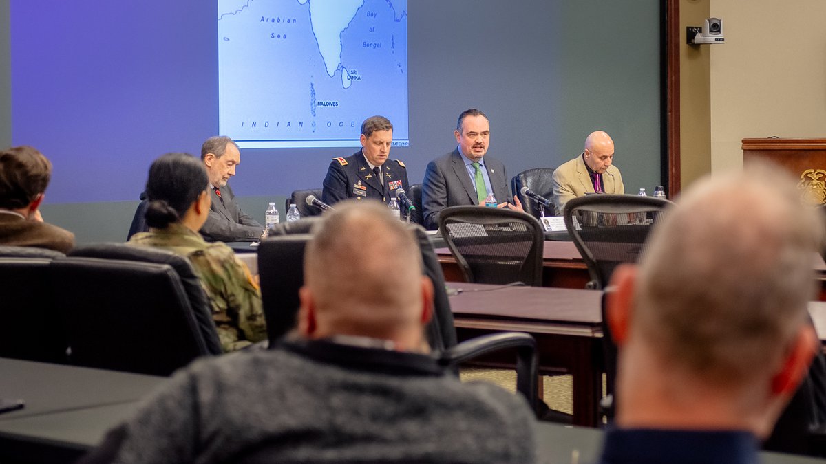 Missed the latest CASO Panel? Read an overview of the guest's insights on influence conflict in South and Central Asia: youtu.be/AFYiKxVG-7I?si… View more photos: flickr.com/photos/usacgsc… #EducatetoWin #CGSC #TeamArmyU #CASOPanel @USArmy @TRADOC @usacac @ArmyUniversity @USACGSC