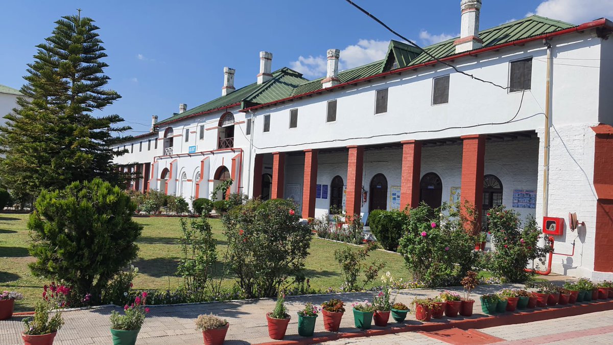 #FutureOfIndia #Young & Vibrant #ArmyCommander #WesternCommand visited Army Public School, Dagshai, Himachal Pradesh. Interacted with Students, Teachers & School Staff. #Motivated the impressionable minds, #Fostered inspiration @adgpi