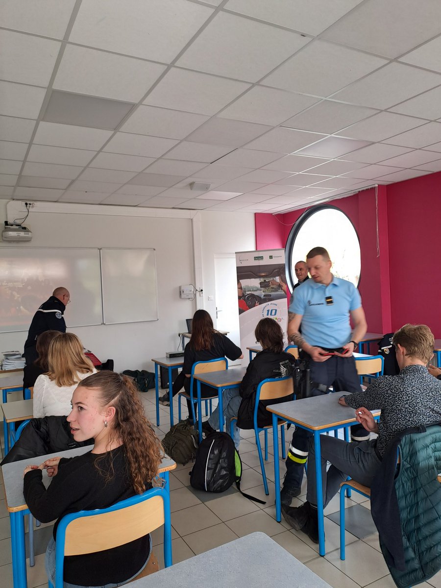 Démarrage aujourd'hui de notre 10 de conduite 'Jeunes' à l'Institut de Genech en partenariat avec la @Gendarmerie Nationale qui durera toute la semaine. 179 élèves alterneront théorie et pratique. Très bonne semaine à eux !
#laviemutualiste @vincent_lizet @GroupamaNordEst