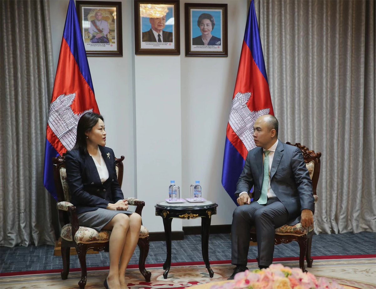 Happy to visit Cambodia and meet with H.E. Kung Phoak, Cambodian SOM leader. We had an indepth and fruitful discussion on ASEAN-China relations and regional issues of common interest.