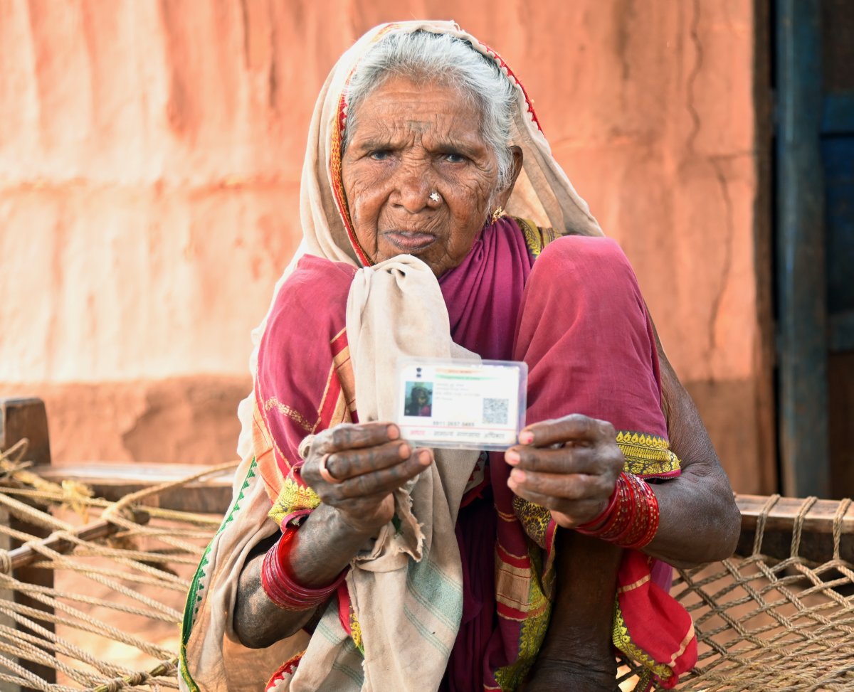 InfoChandrapur's tweet photo. Chandrapur #90 year old Jamunabai cast her vote by home voting @ Nagarpathar (Tal – Jiwati, Distt. #Chandrapur)

#Elections2024 
@ECISVEEP @CEO_Maharashtra 
@MahaDGIPR @InfoVidarbha @collectorchanda https://t.co/p5uHU1mX5a
