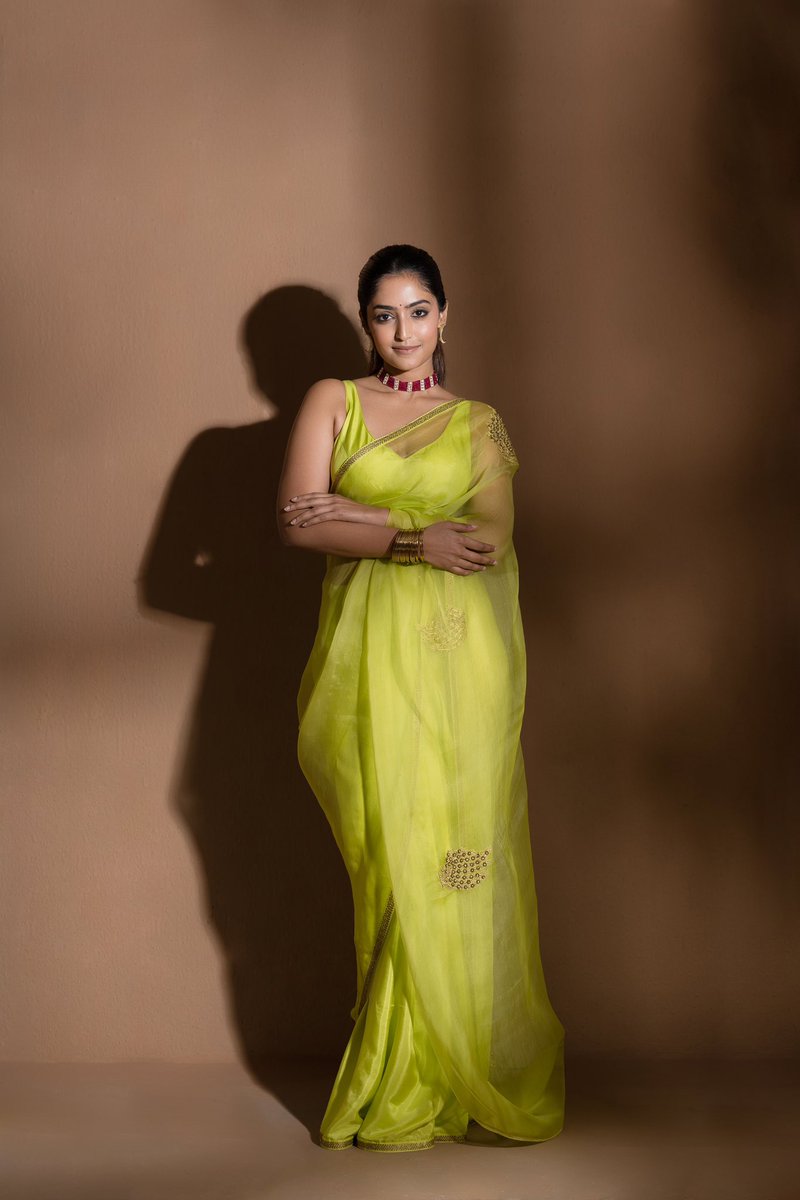 #RebaMonicaJohn is here to brighten up your feed.☀️💚 @Reba_Monica