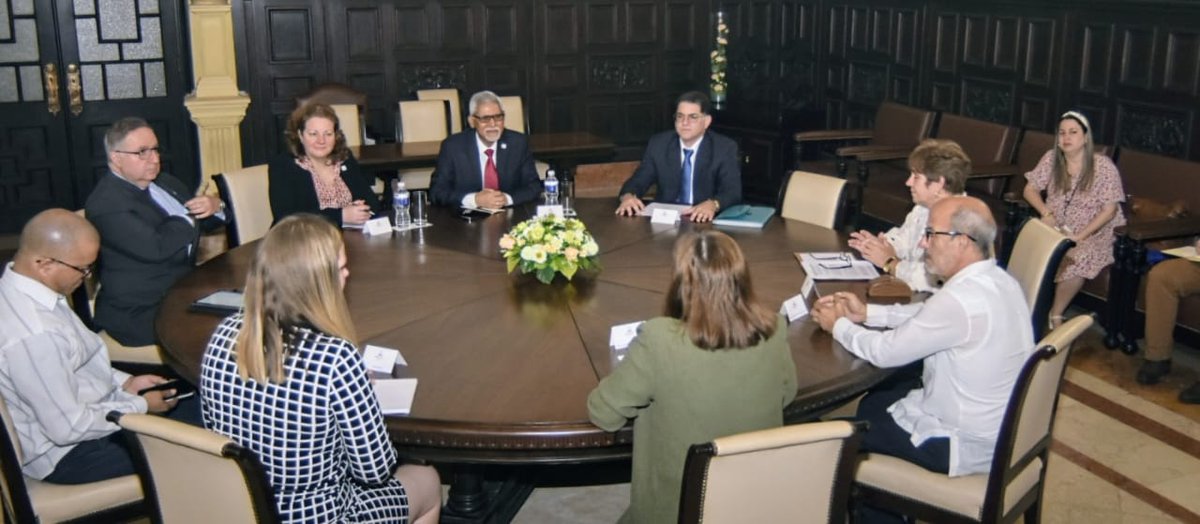 AsambleaCuba's tweet photo. Ahora | Recibe Ana María Mari Machado @anamarianpp, vicepresidenta de @AsambleaCuba🇨🇺, a Jagan Chapagain @jagan_chapagain, director ejecutivo y secretario general de la Federación Internacional de Sociedades de la Cruz Roja y de la Media Luna Roja @ifrc; en el Capitolio Nacional https://t.co/EwCVeXrxCn