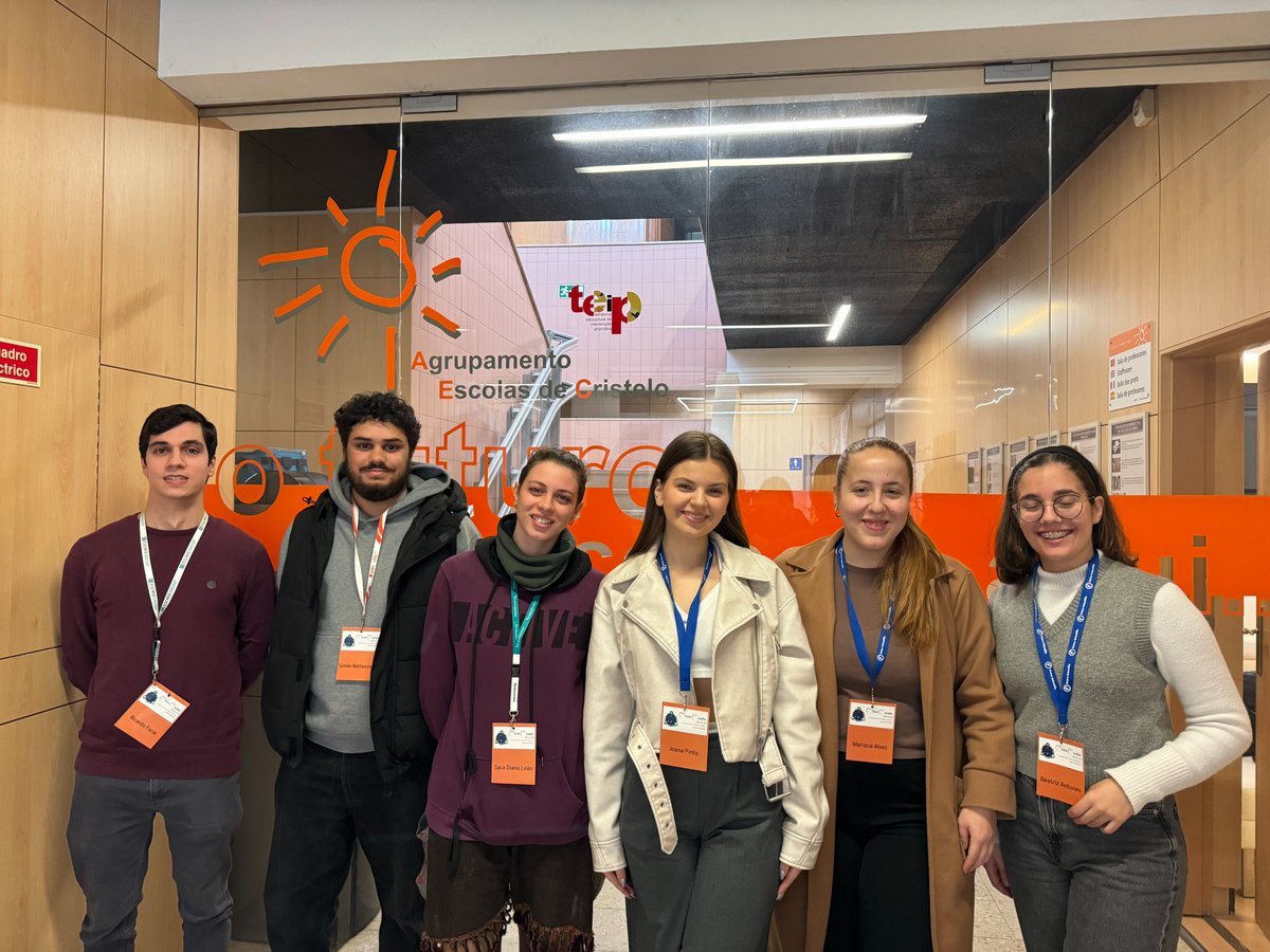 MicroMundo_IUCS's tweet image. 📌Today we had the 1st session of @MicroMundo_IUCS team 1 acting in the 9th grade of the Cristelo TEIP School!
Great enthusiasm between schoolchildren and our university students towards the potential discovery of a new antimicrobial! 💊 Follow us!
@Cespu_Ensino @TOXRUNIUCS