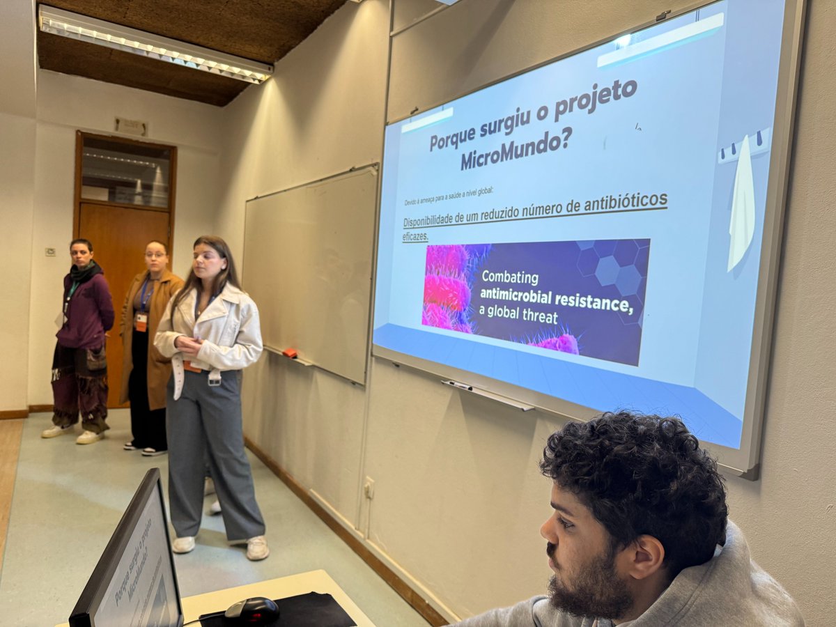 📌Today we had the 1st session of @MicroMundo_IUCS team 1 acting in the 9th grade of the Cristelo TEIP School! Great enthusiasm between schoolchildren and our university students towards the potential discovery of a new antimicrobial! 💊 Follow us! @Cespu_Ensino @TOXRUNIUCS