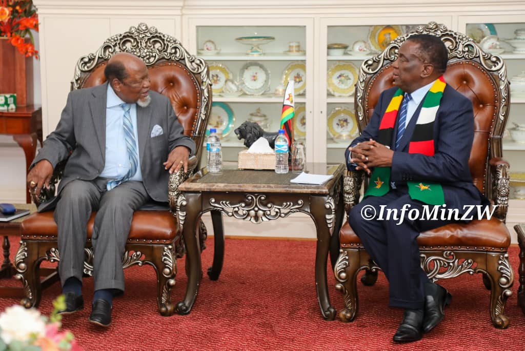 HE President Mnangagwa @edmnangagwa met with former Mozambican President Cde J Chissano at State House, this afternoon. Cde Chissano is the High-Level Facilitator of Zimbabwe’s debt clearance process. #Engagement