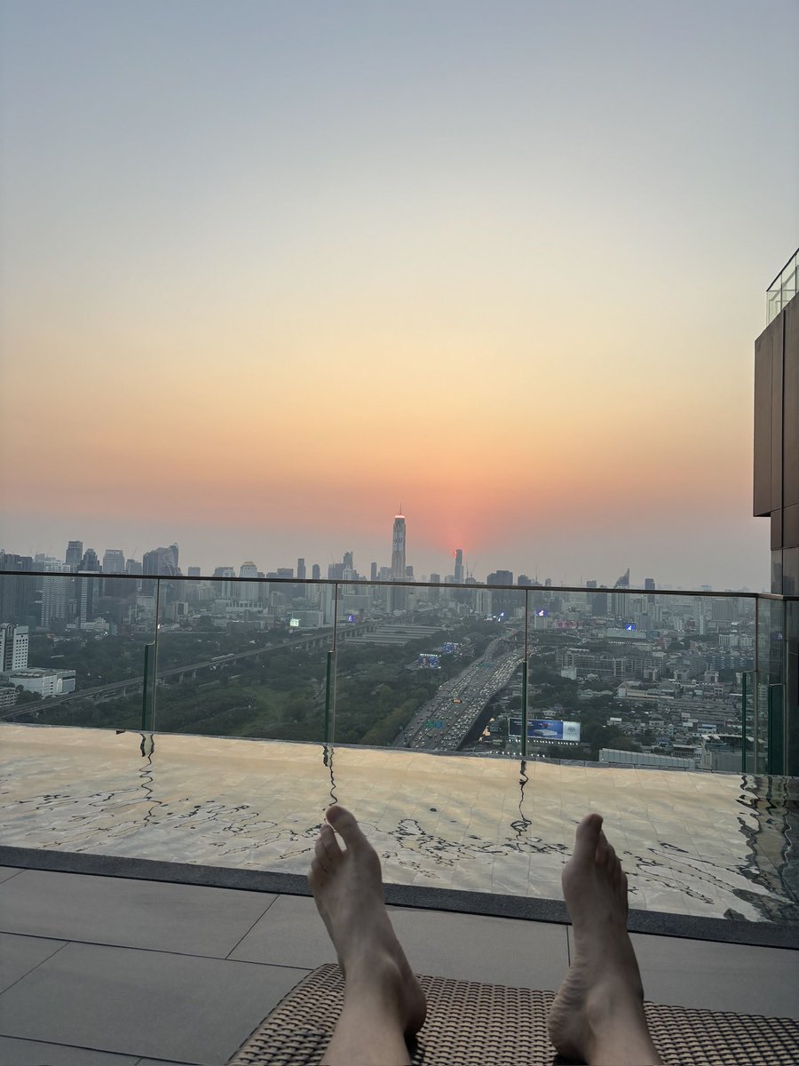 RepeatTravels's tweet image. Day In Early Retirement Living… 
Coffee, Thai news, then some creative work &amp;amp; emails. Afternoon hit gym followed by laps in the pool after lunch ‍Evenings are for language learning, blogging, watching movies.  Planning next adventure 😎

#retiredlife #thailand #earlyretirement