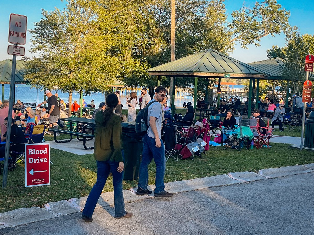 FieldsCadillac's tweet image. Amazing night at #GreenCoveSprings #FoodTruckFriday! 🚚✨ Scenic vibes by #StJohnsRiver, tasty local eats, and #BoogieFreaks bringing Classic RnB &amp;amp; Disco Hits under the stars 🌌 Join us first Fridays, Mar-Nov, 5-9 pm for food, music, and fun. Details @ tinyurl.com/GCSFoodTruckFr…