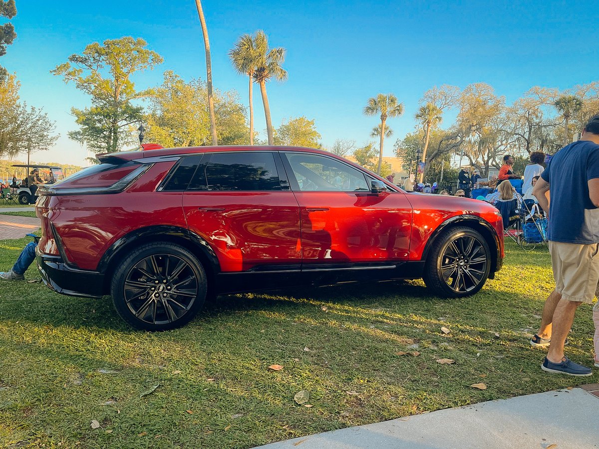 FieldsAuto's tweet image. Amazing night at #GreenCoveSprings #FoodTruckFriday! 🚚✨ Scenic vibes by #StJohnsRiver, tasty local eats, and #BoogieFreaks bringing Classic RnB &amp;amp; Disco Hits under the stars 🌌 Join us first Fridays, Mar-Nov, 5-9 pm for food, music, and fun. Details @ tinyurl.com/GCSFoodTruckFr…