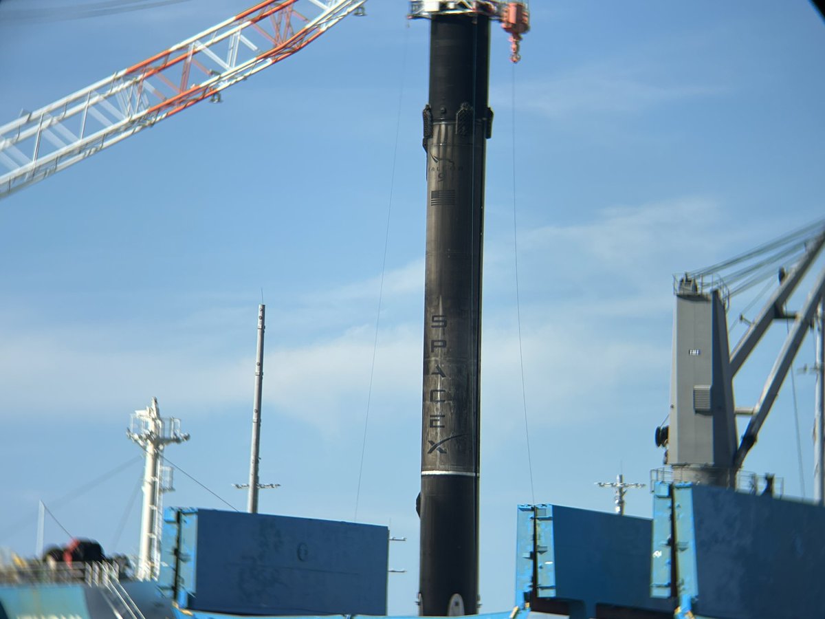 ChrisUK27's tweet image. After watching hours of livestreams and catchup videos from the awesome @NASASpaceflight @MarcusHouse @Erdayastronaut @DJSnM I finally saw my first launch, Bandwagon RTLS. Special thanks to @julia_bergeron @thenasaman for the tips for launch and booster 1069 in port. #teamspace