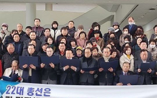 523개 단체를 총괄하는 광주 시민사회단체협의회도 저에 대한 공개지지를 선언해 주셨습니다.

계속되는 지지선언에 힘받아, 저희들은 마지막 1초까지 온 힘을 쏟아 승리를 일구어 내겠습니다. 거듭 감사드립니다.