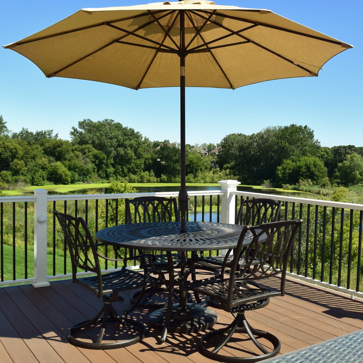 AFCOColsRails's tweet image. 🌞🌑 Today&apos;s the day to witness nature&apos;s spectacle! 🌑🌞 Don&apos;t miss out on the breathtaking beauty of the Aluminum AFCO-Rail Series 100, made even more mesmerizing by the solar eclipse!  #structureandstyle #solareclipse