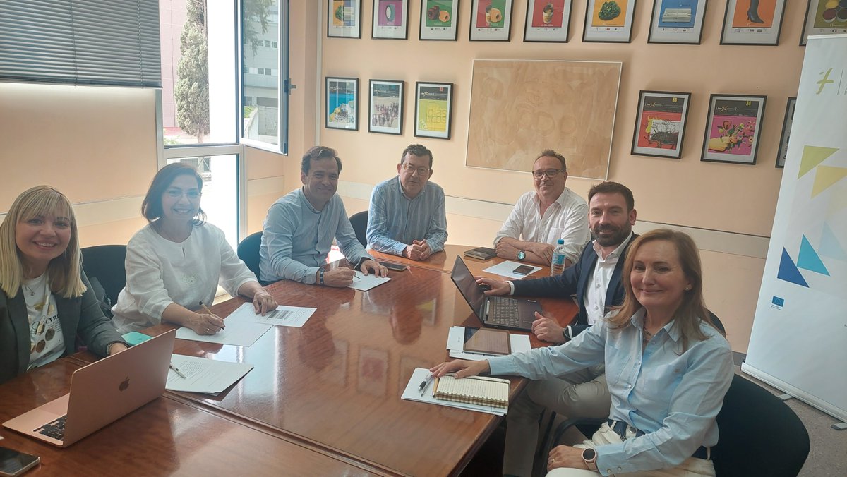 El equipo de Programa Escalado Seimed ultimando calendario mentores <a href="/infoRMurcia/">Instituto de Fomento</a> <a href="/ArmadaAlvaro/">Álvaro Armada</a>  Haz solicitud para selección hasta 15 abril solo startups #compartimosempresa y mañana en <a href="/ORMurcia/">Onda Regional</a>  TalentoEmprendedor
