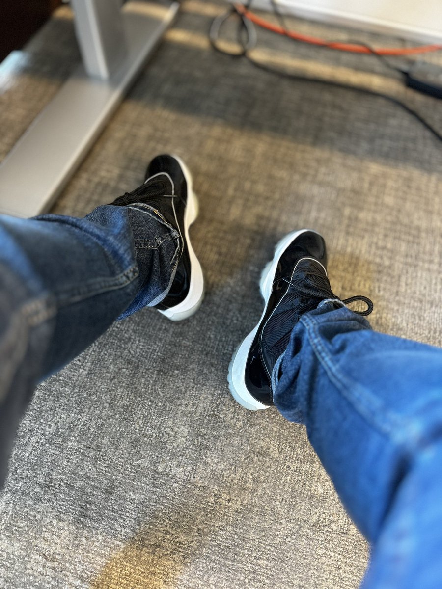 OhThatsTrell's tweet photo. What’s on your feet today? 👀
👟: 2016 Air Jordan 11 Retro - “Space Jam”
#SpaceJam11s #Jordan11 #KOTD #KicksAtWork #OfficeKicks https://t.co/Q60Jvj5qxa