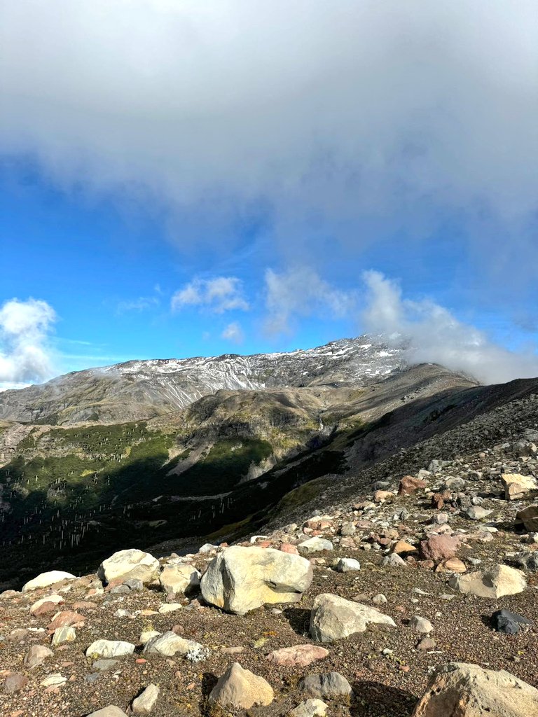 fcesped95's tweet photo. Volcan Sierra Nevada, Parque nacional Conguillio, Chile. https://t.co/bbvEs9aNSw