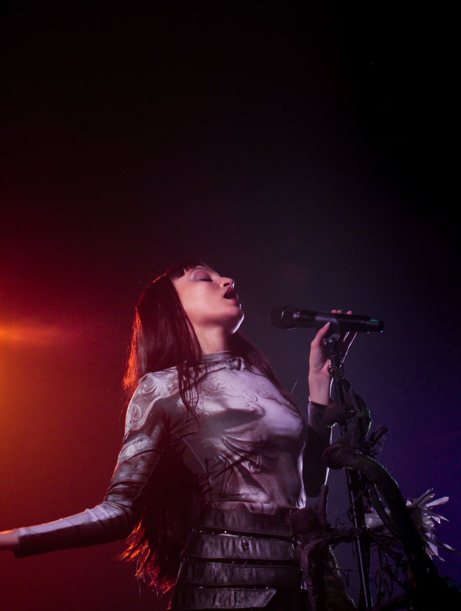 flooowerzz |-/ tweet media