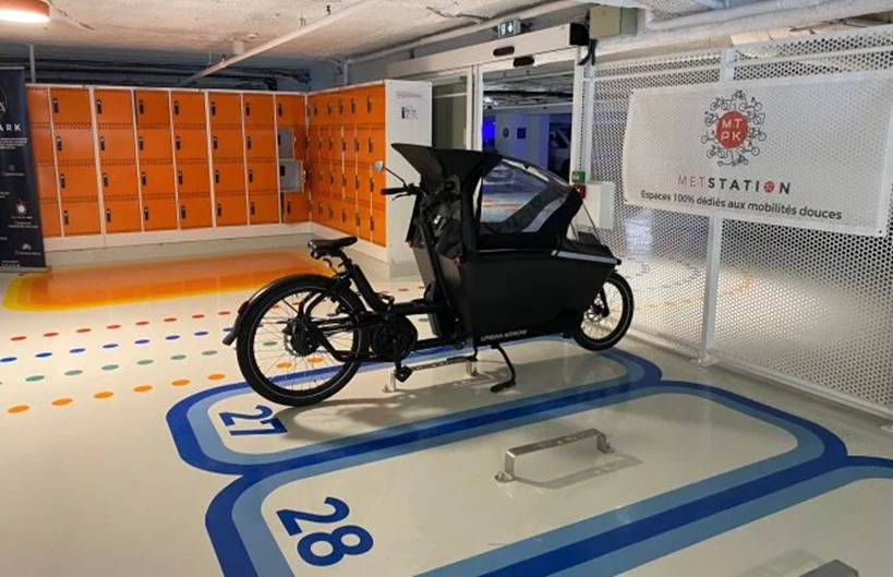 Une nouvelle solution de parking sécurisé pour les mobilités douces à Bordeaux 2⃣4⃣7⃣ places dédiées aux vélos/vélos-cargos/trottinettes/handybikes 🚲Bornes de réparation 🔌 Prises pour recharger sa batterie 6⃣0⃣0⃣ 0⃣0⃣0⃣ € investis > urlz.fr/qc1k