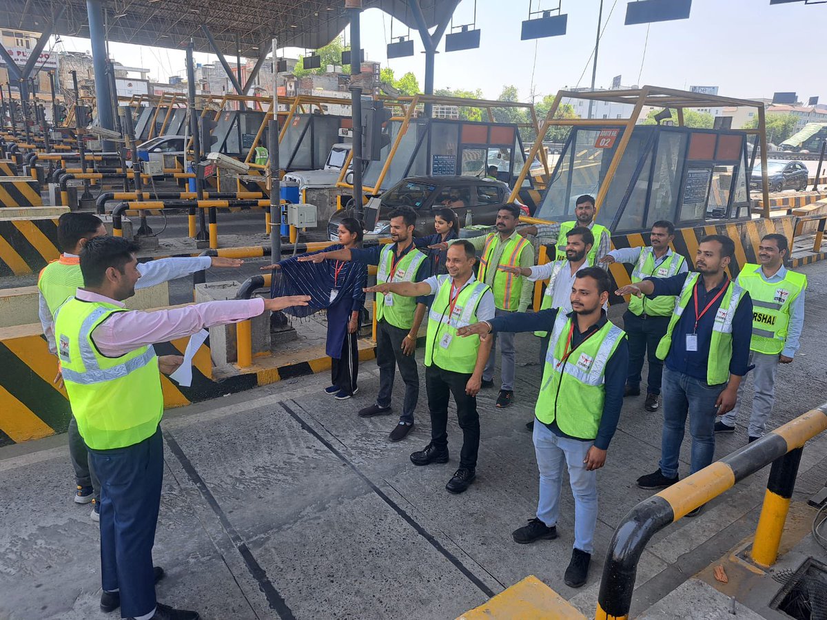 Motivating people of Faridabad to vote 🗳️ in upcoming #LokSabhaElection2024 on 🗓️25th May. Over 8️⃣ Lakh Industrial workers, Government employees, SHGs, Students & many residents participated in Oath taking event. @ECISVEEP @ceoharyana #DeshKaGarv #ChunavKaParv