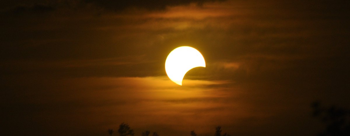UniBirmingham News (@news_ub) on Twitter photo Tonight's solar eclipse offers a unique opportunity for <a href="/unibirmingham/">Uni of Birmingham</a> researchers to study its impacts on earth's near space environment.
<a href="/DThemens/">David Themens</a> <a href="/seanelvidge/">Sean Elvidge</a> <a href="/eps_unibham/">College of Engineering & Physical Sciences</a>
birmingham.ac.uk/news/2024/unlo… Tonight's solar eclipse offers a unique opportunity for <a href="/unibirmingham/">Uni of Birmingham</a> researchers to study its impacts on earth's near space environment.
<a href="/DThemens/">David Themens</a> <a href="/seanelvidge/">Sean Elvidge</a> <a href="/eps_unibham/">College of Engineering & Physical Sciences</a>
birmingham.ac.uk/news/2024/unlo…