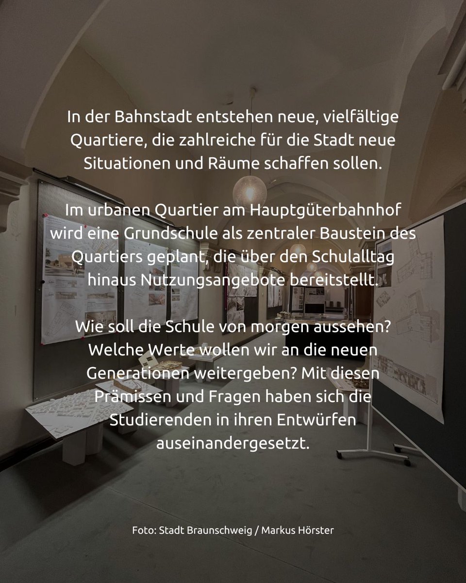 Architektur-Studierende der @tuBraunschweig haben im vergangenen Wintersemester Entwürfe für eine Grundschule in der Bahnstadt entwickelt. 📣 Noch bis zum 18. April könnt ihr euch die Arbeiten in einer Ausstellung im Rathaus-Altbau (2. OG) anschauen.